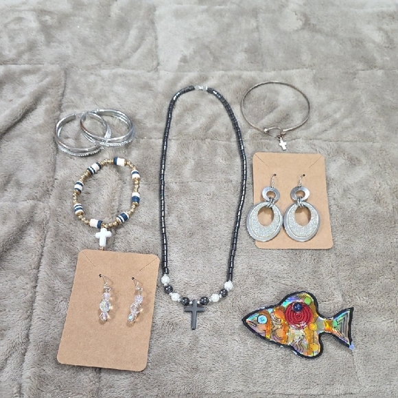 Unbranded Jewelry - Fashion Jewelry Bundle(7) Crosses Earrings Necklace Bracelets Pin GUC